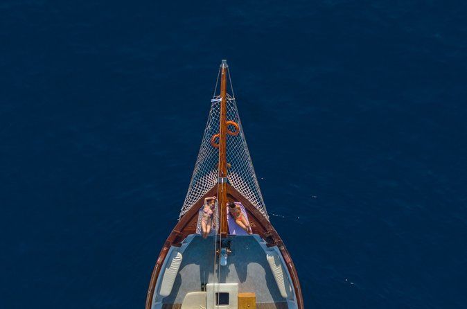 Sunset Cruise in Athens Riviera with Food & Drink Pairings