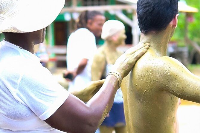 Grenada Full-Day Tour: Sulphur Springs, Rum, Lake & Chocolate