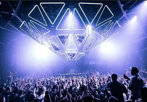 Las Vegas: VIP Club Crawl with Party Bus, Express Entry & Drinks