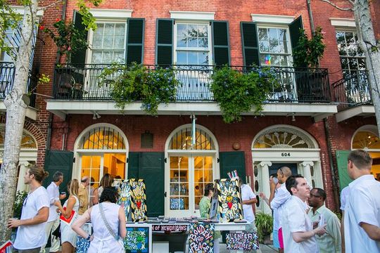 New Orleans Arts District Gallery Tour with Champagne