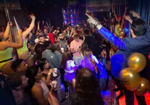 Bar Hop thru Tampa Downtown as a VIP in Maybach Interior Sprinter