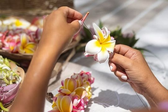 Hawaiian Culture Experience with Lei Making on Big Island