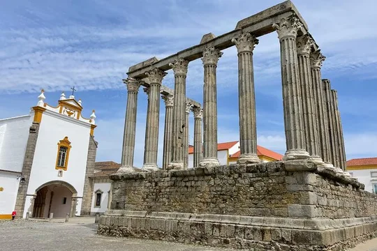 Private Tour from Lisbon to Evora and Monsaraz with Wine Tasting