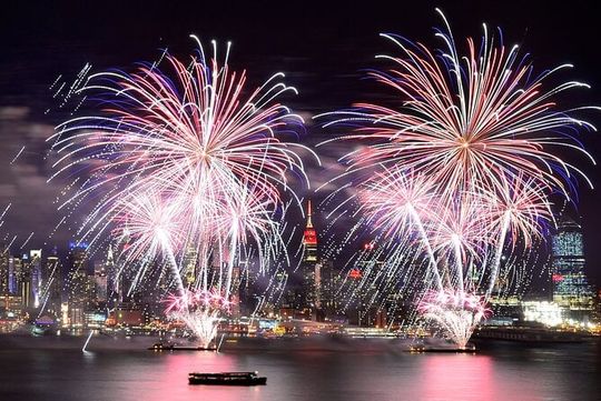 Circle Line: New Year's Eve Fireworks and Party Cruise (21+)
