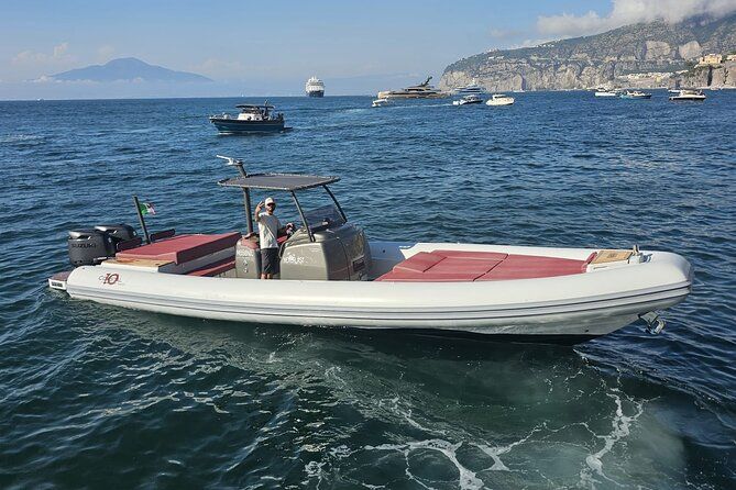 Exclusive Capri Tour by Speedboat from Sorrento