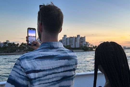 Miami Sunset Cruise with Millionaire Mansions on Biscayne Bay