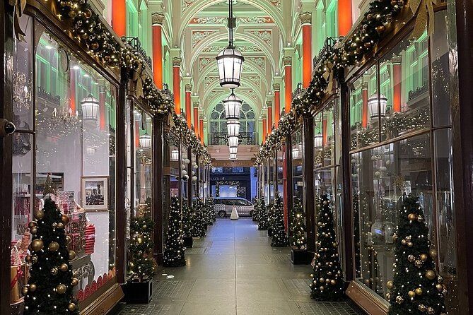 London's Iconic Christmas Lights Tour