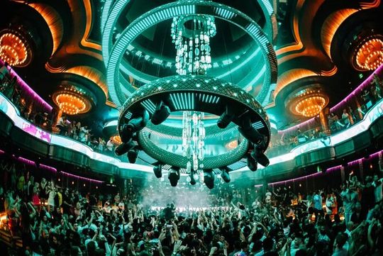 Las Vegas Club Crawl with Party Bus and Free Drinks