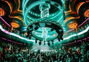 Las Vegas Club Crawl with Party Bus and Free Drinks