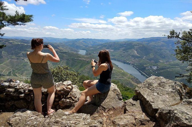 Douro Valley Wine Tour with Private Boat and Winery Lunch