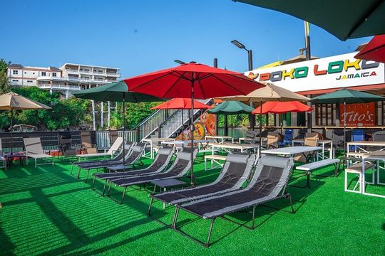 Poko Loko Floating Bar: Island Chill