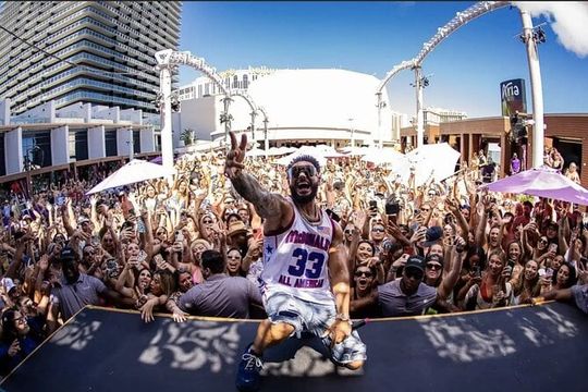 VIP Vegas Pool Crawl: Drinks, Entry & Party Bus