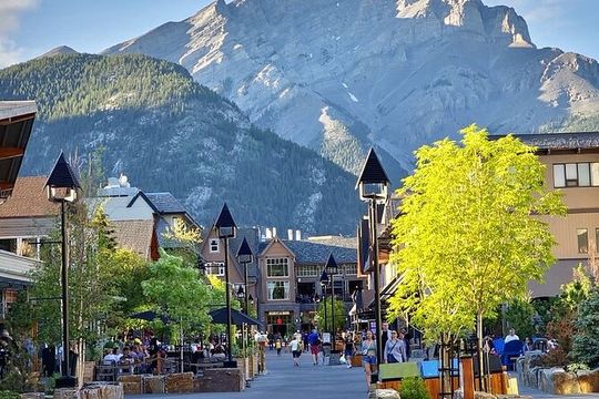 Banff Gondola Hot spring and Lake Louise day tour