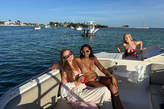 27ft Miami Catamaran for Groups and Parties