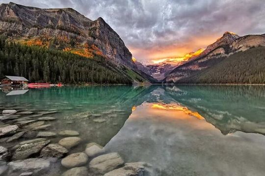 Banff Canmore Private Adventure Moraine Lake and Lake Louise Tour