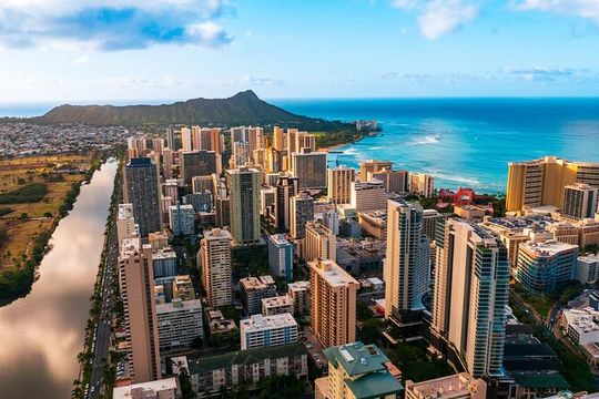 A Spectacular Bar Crawl in Honolulu