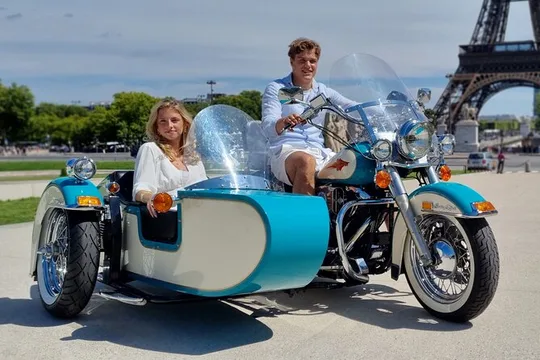 Visit Paris by Harley Davidson sidecar! Unique in France!