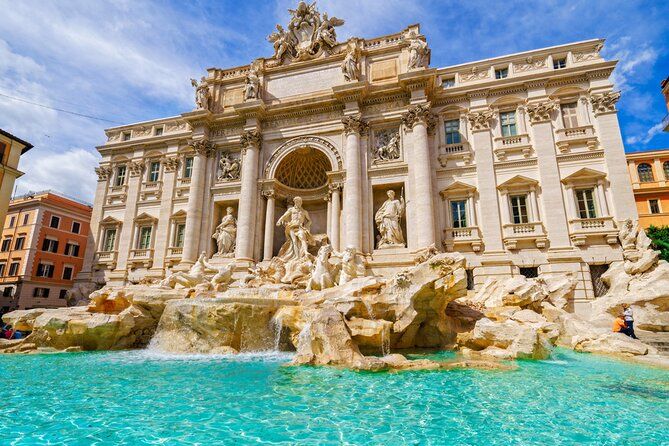 Private and Guided Walking Tour of the Fountains and Squares in Rome