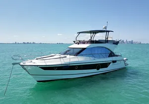 Luxury Yacht Rental in Miami Beneteau 52 for 6 People