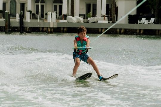 One Hour Waterskiing Lesson: Ultimate Miami Thrills
