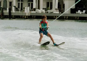 One Hour Waterskiing Lesson: Ultimate Miami Thrills