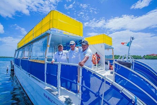 Isla Mujeres Private Catamaran Tour with Transportation