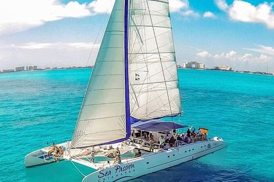 Isla Mujeres Catamaran Tour with Snorkeling and Lunch