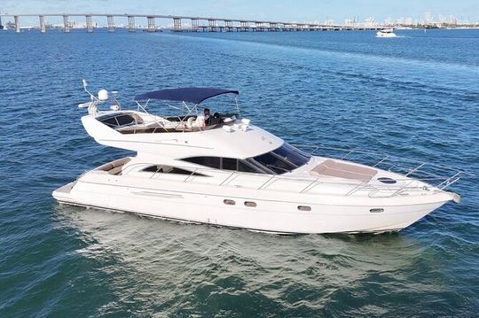 Luxury Yacht Tour 60' + 2 Jet Ski 13 pax to Miami Islands