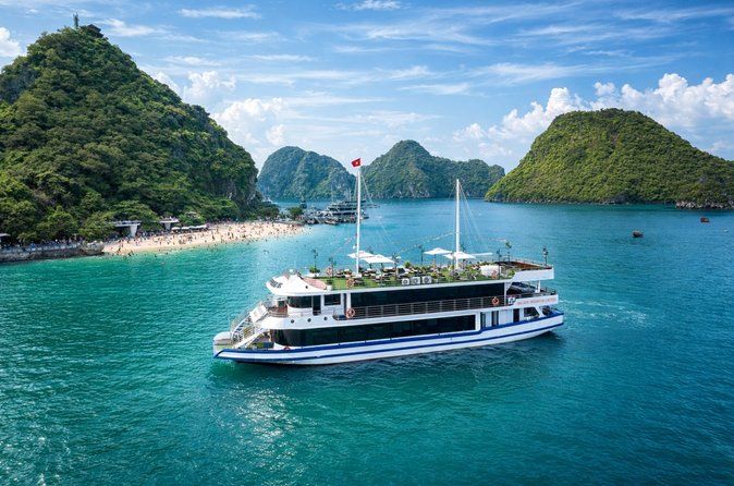 Crociera diurna a 5 stelle nella baia di Halong, bestseller del momento: buffet, kayak e grotte.