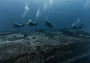 Two Tank Wreck and Drift Dive in Oahu