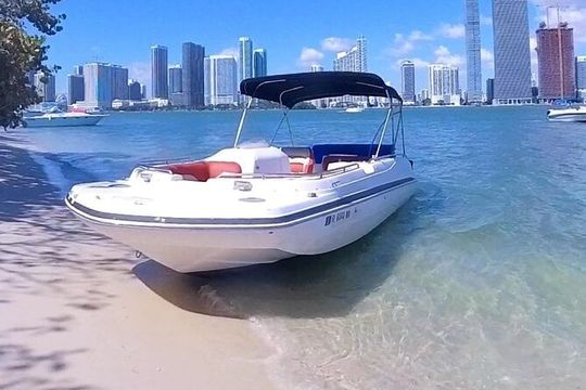 Private Boat Rental in Miami for 10 People