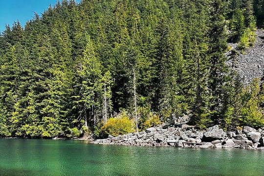 Lindeman and Chilliwack Lakes Sightseeing Tour