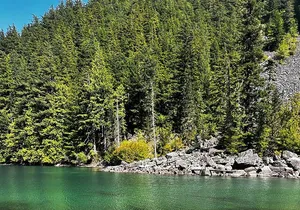 Lindeman and Chilliwack Lakes Sightseeing Tour