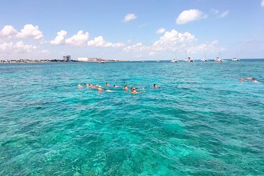 Playa del Carmen: Catamaran Unlimited Tour to Isla Mujeres
