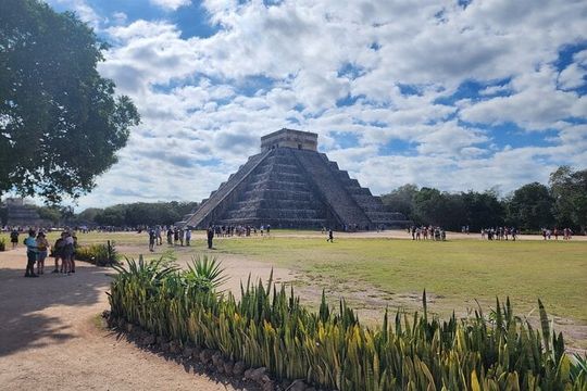 Chichén Itzá Day Tour with Cenote Swim and Valladolid Visit