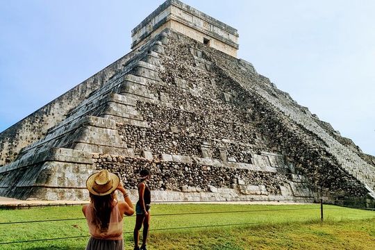 Seven Wonder Chichén Itzá with Traditional Mayan Family Lunch