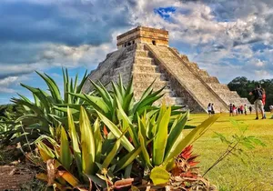 Chichen Itza Family Tour with Cenote and Lunch , private bus