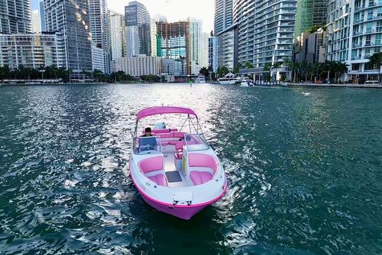 Private Boat Rental in Miami for 10 People