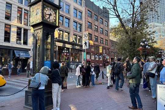 Vancouver City Tour with Food Tasting and Pickup
