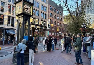 Vancouver City Tour with Food Tasting and Pickup