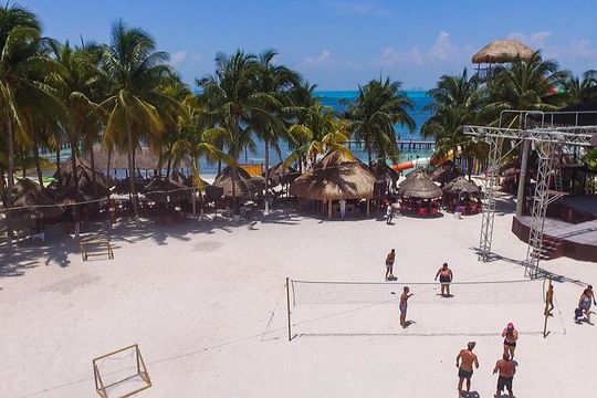 Isla Mujeres Day Tour with Beach Club and Buffet Lunch from Cancun
