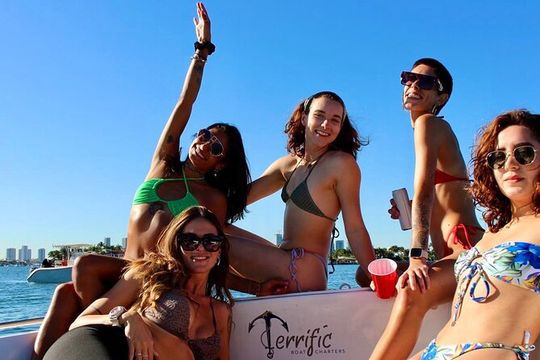 The Ultimate 4-Hour Miami Charter: Exclusive Views & Tropical Fun