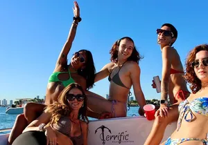 The Ultimate 4-Hour Miami Charter: Exclusive Views & Tropical Fun