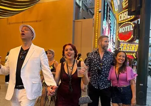 Hidden Vegas: Best of Fremont in One Hour English & Spanish Guide