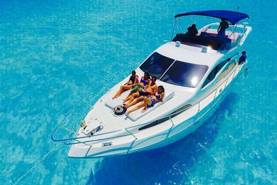 "Live the Luxury Life: Rent Your Own Yacht in Cancun!"