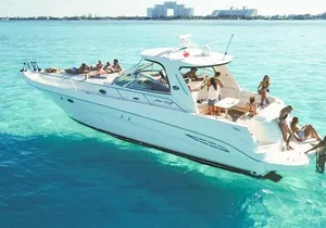 Hampton Luxury Yacht Sea Ray Sundancer