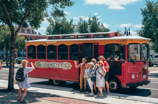 Louisville 3-Hour Bourbon Trolley Tour with Distillery & Tastings