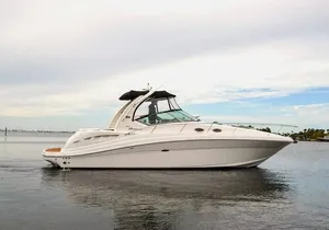 Private Tour Sea Ray 35 ft Up to 10 ppl Miami River to Bickell