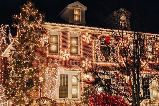 Christmas Lights Tour in New York City Dyker Heights