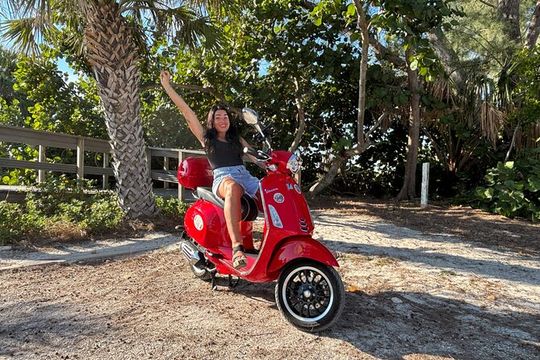 St. Petersburg: Vespa Beach Adventure with Self-Guided Route